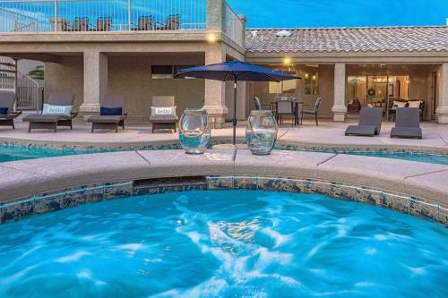 New! Lake Views Elevated Luxury W/ Heated Pool, Spa & Firepit