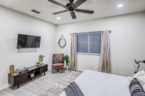 Modern Home With Fire Pit - 2 Miles To Lake!