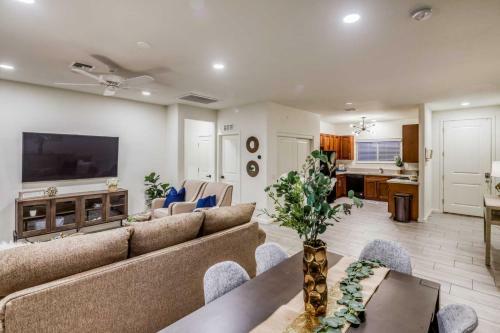 Modern Home With Fire Pit - 2 Miles To Lake!