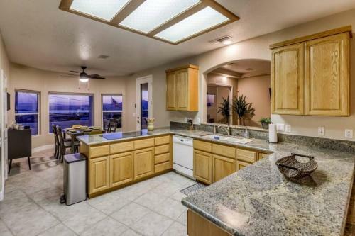 360 Lake Havasu Views With Pool & Bbq!