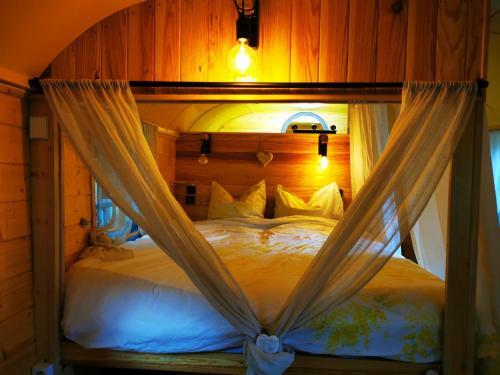 Bed & Breakfast La Maison Des Oiseaux. Roulotte
