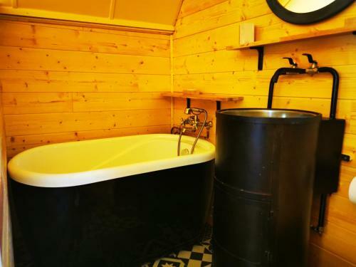 Bed & Breakfast La Maison Des Oiseaux. Roulotte