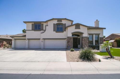 Amazing Litchfield Estate With Backyard Oasis
