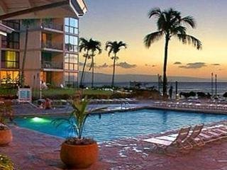 Hotel Aston At The Waikiki Banyan