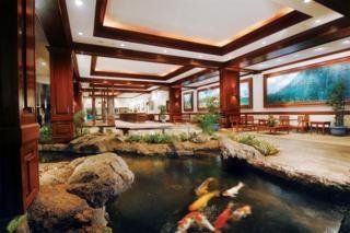 Hotel Aston At The Waikiki Banyan