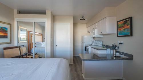Wanderjaunt - Chic Mesa Apartments