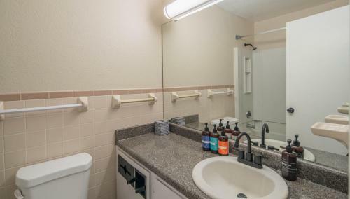 Wanderjaunt - Chic Mesa Apartments