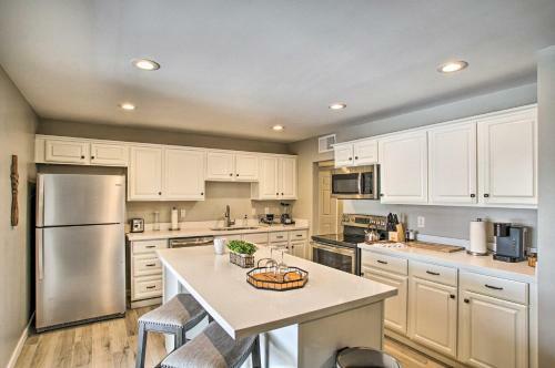 Stylish And Central Mesa Home With Private Pool!