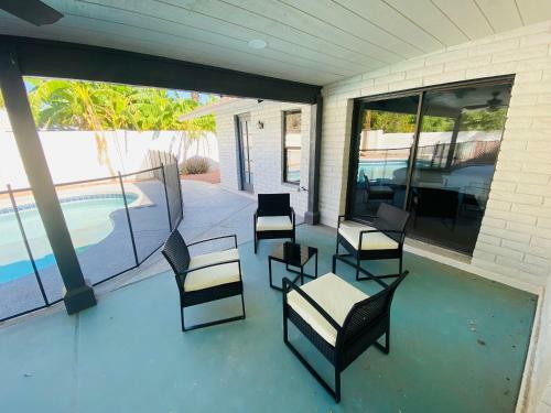 Amazing Mesa Home With Basement! Sleeps 18!