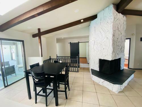 Amazing Mesa Home With Basement! Sleeps 18!