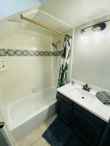 Amazing Mesa Home With Basement! Sleeps 18!