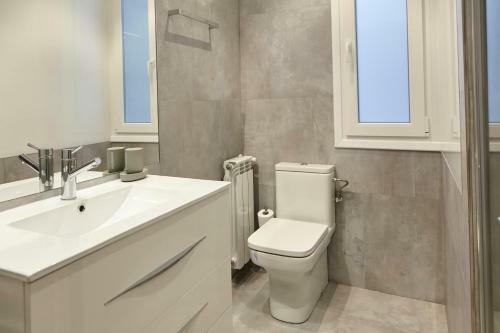Miramon Apartment By Basquehomes