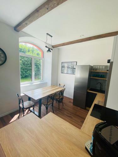 Woody Apartm�n ?ern� D?l