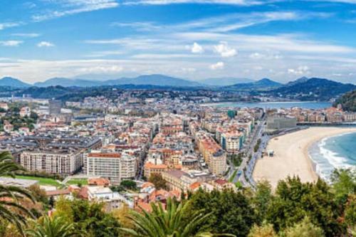 Zurriola Beachfront Luxury Apartment