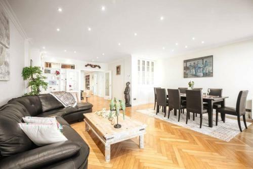 Zurriola Beachfront Luxury Apartment