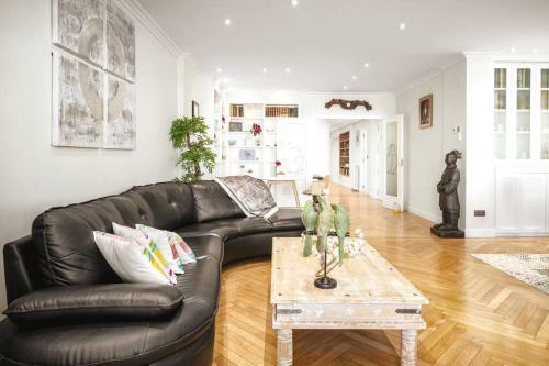 Zurriola Beachfront Luxury Apartment