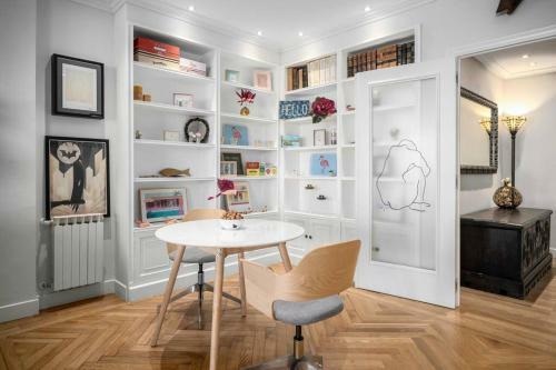 Zurriola Beachfront Luxury Apartment