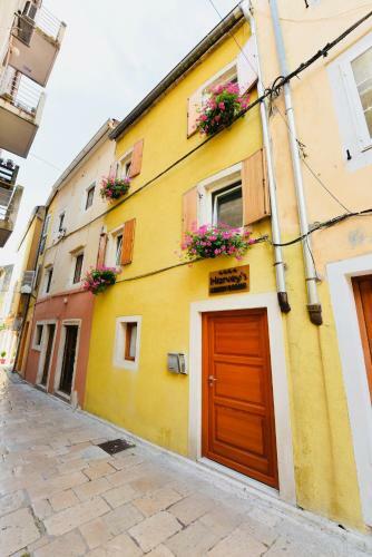 Hostal Harvey's Luxury Rooms