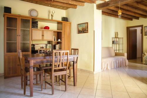 Fulvia - Courtyard Apartment With Balcony