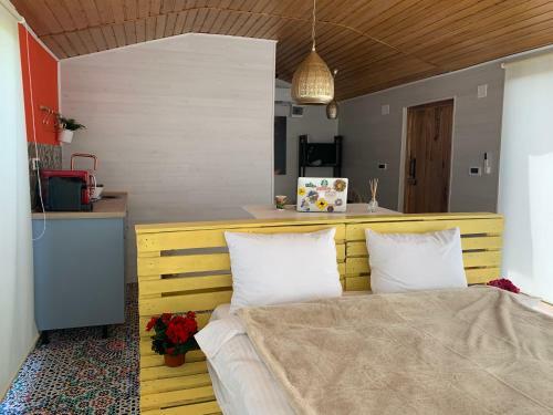 Tuya Cabin