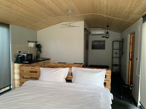 Tuya Cabin