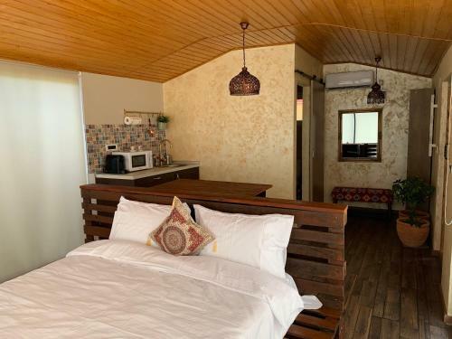 Tuya Cabin