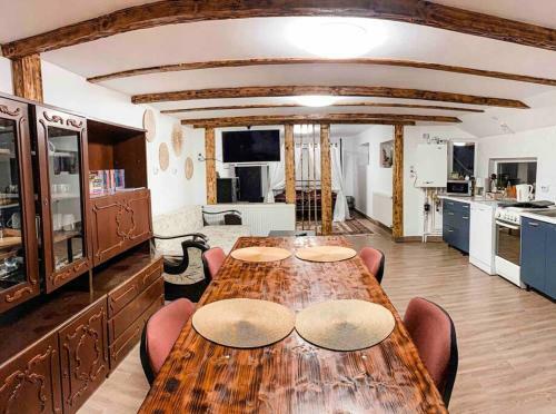 Garage Apartment R�?nov