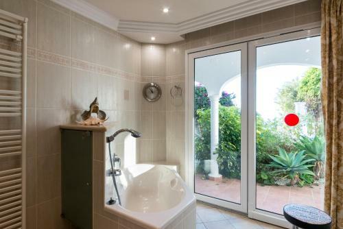 Relaxing Villa With Heated Pool And Ocean View