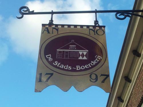 Hotel De Stadsboerderij/ Eetcaf� De Brabander