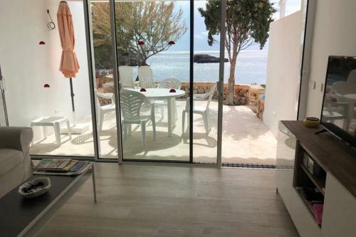 Sea Frontline Apartment 'faraona'. Pool. Wifi