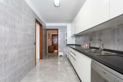 Home2book Spacious Classic Design Apartment Center
