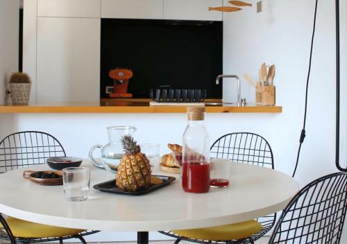 Modernist Design Apartment On The Beach