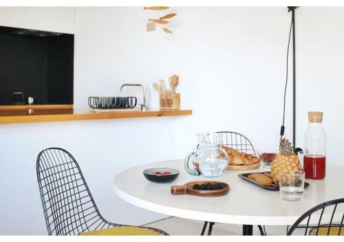 Modernist Design Apartment On The Beach