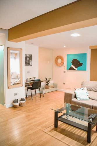 Unique Private Garage, Central And Spacious 147m
