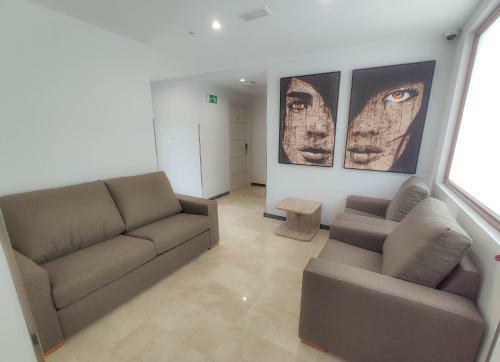Hostal �leo Auto Check-in