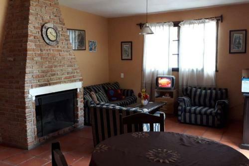 Casa Atlantida Con Piscina, 1 Cuadra Playa Mansa, 2 Dormitorios