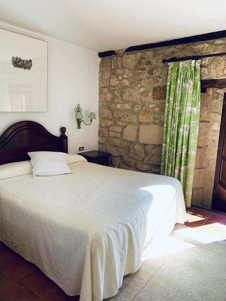 Hotel Tres Coronas De Silos