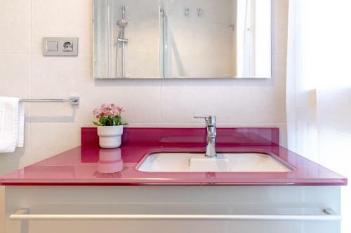 Hostal Cruces Metro Rooms
