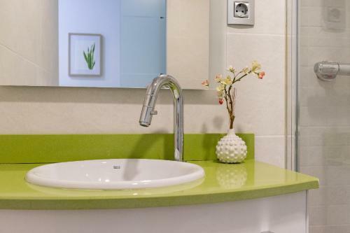 Hostal Cruces Metro Rooms