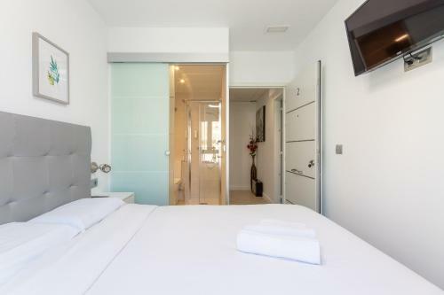Hostal Cruces Metro Rooms