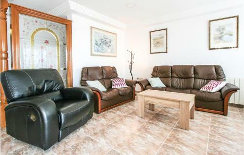 Stunning Apartment In Santa Pola With 4 Bedrooms