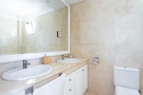 Home2book Stunning Villa Raquel, Pool & View