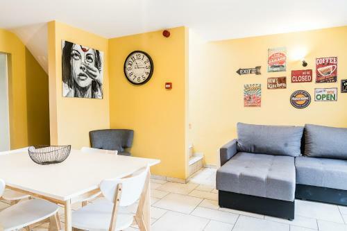 Lovely, Colourful Holiday Home For Small Families