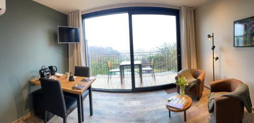Hallerbos B&B In Bluebell Forest