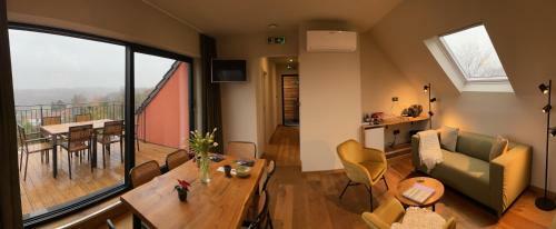Hallerbos B&B In Bluebell Forest