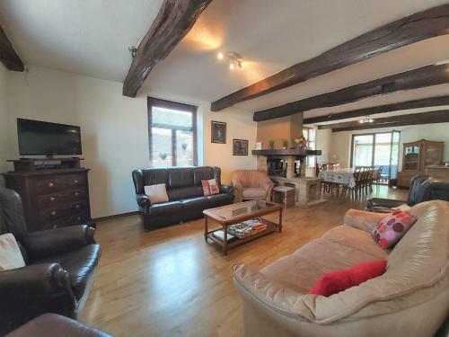 Pleasant Holiday Home In Herbeumont Near Semois River
