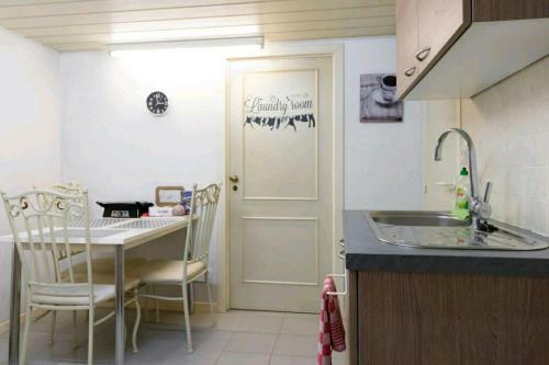 Home Stay Gent Self Check-in Service