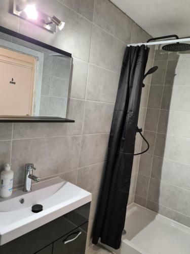 Home Stay Gent Self Check-in Service