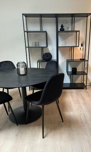 Unique Luxury Apartment With Cosy Garden!