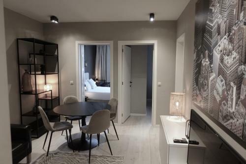 3 Room Luxury Design Apartment